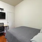 Magnificent 2 Bd 1 Bedroom At Mid West