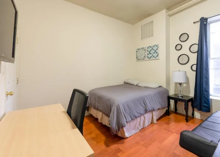 Magnificent 2 Bd 1 Bedroom At Mid West