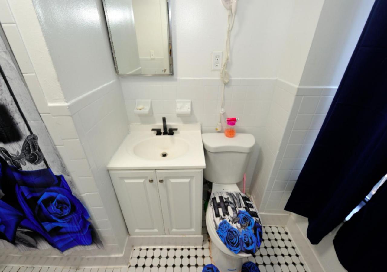Magnificent 2 Bd 1 Bedroom At Mid West Apartment